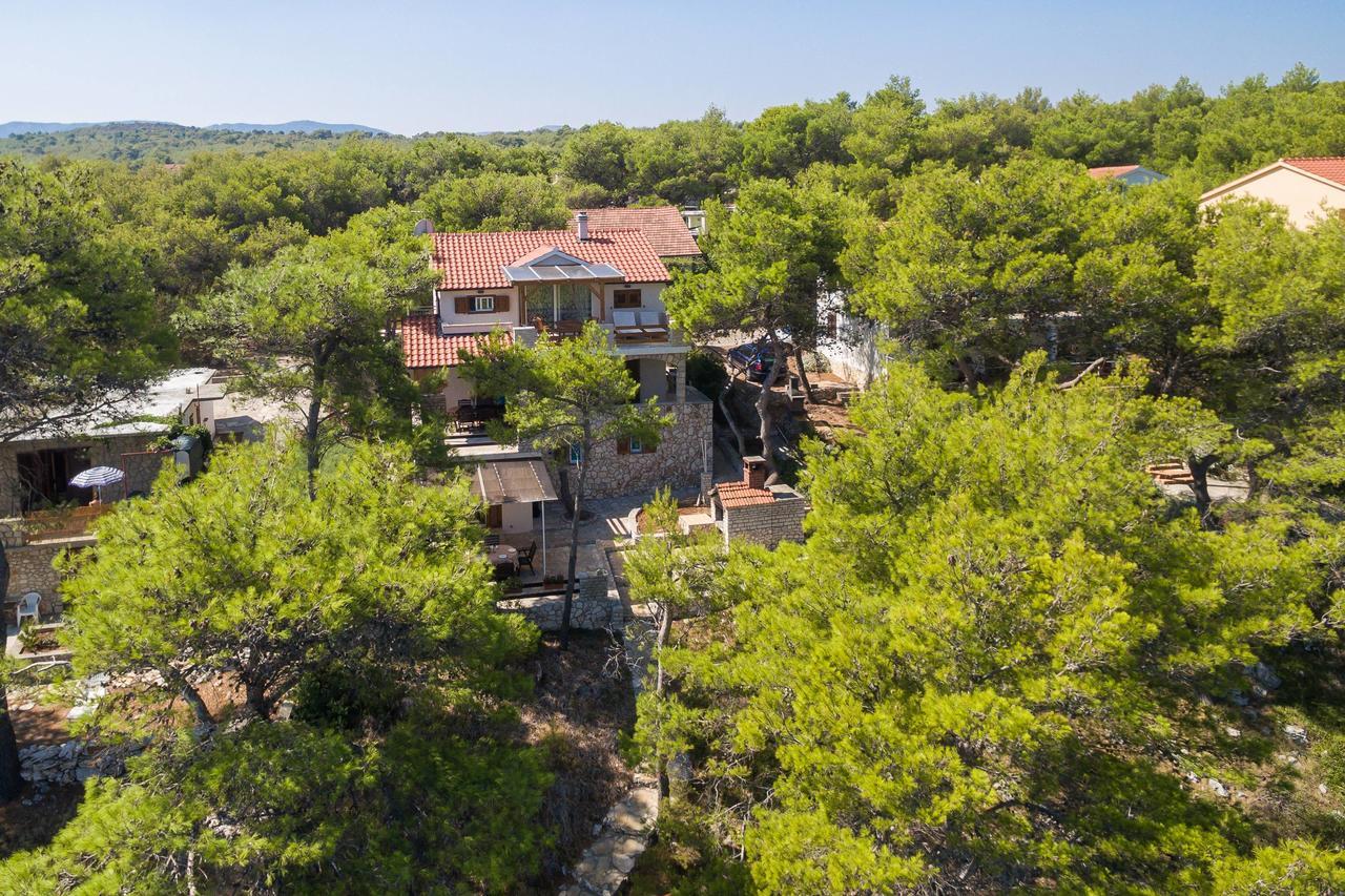 Pavao Apartments Vrboska Exterior photo